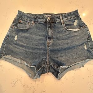 Levi’s High Rise Denim Shorts Size 12